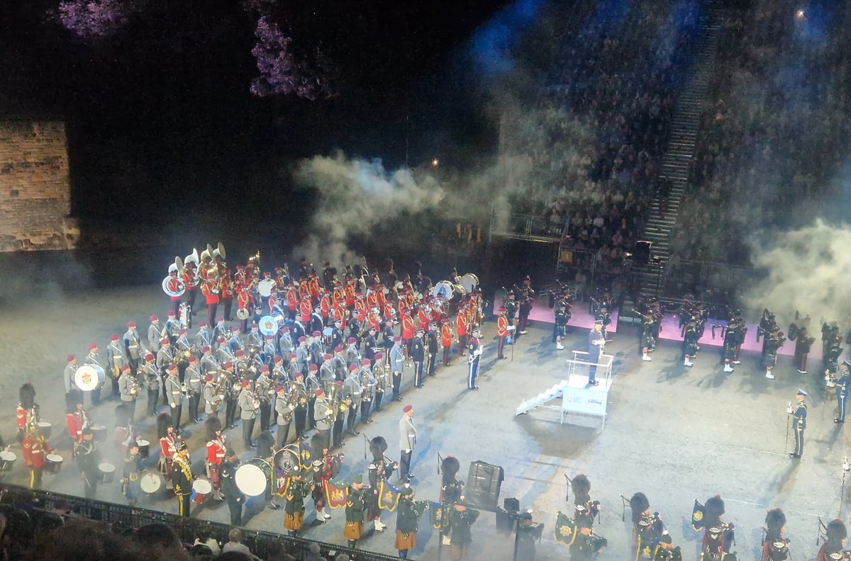 Musikkorps beim Royal Edinburgh Military Tattoo in Edinburgh.
