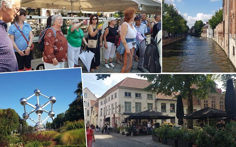 Groupe en visite guidée, canal bordé de maisons en briques, Atomium et terrasses ombragées