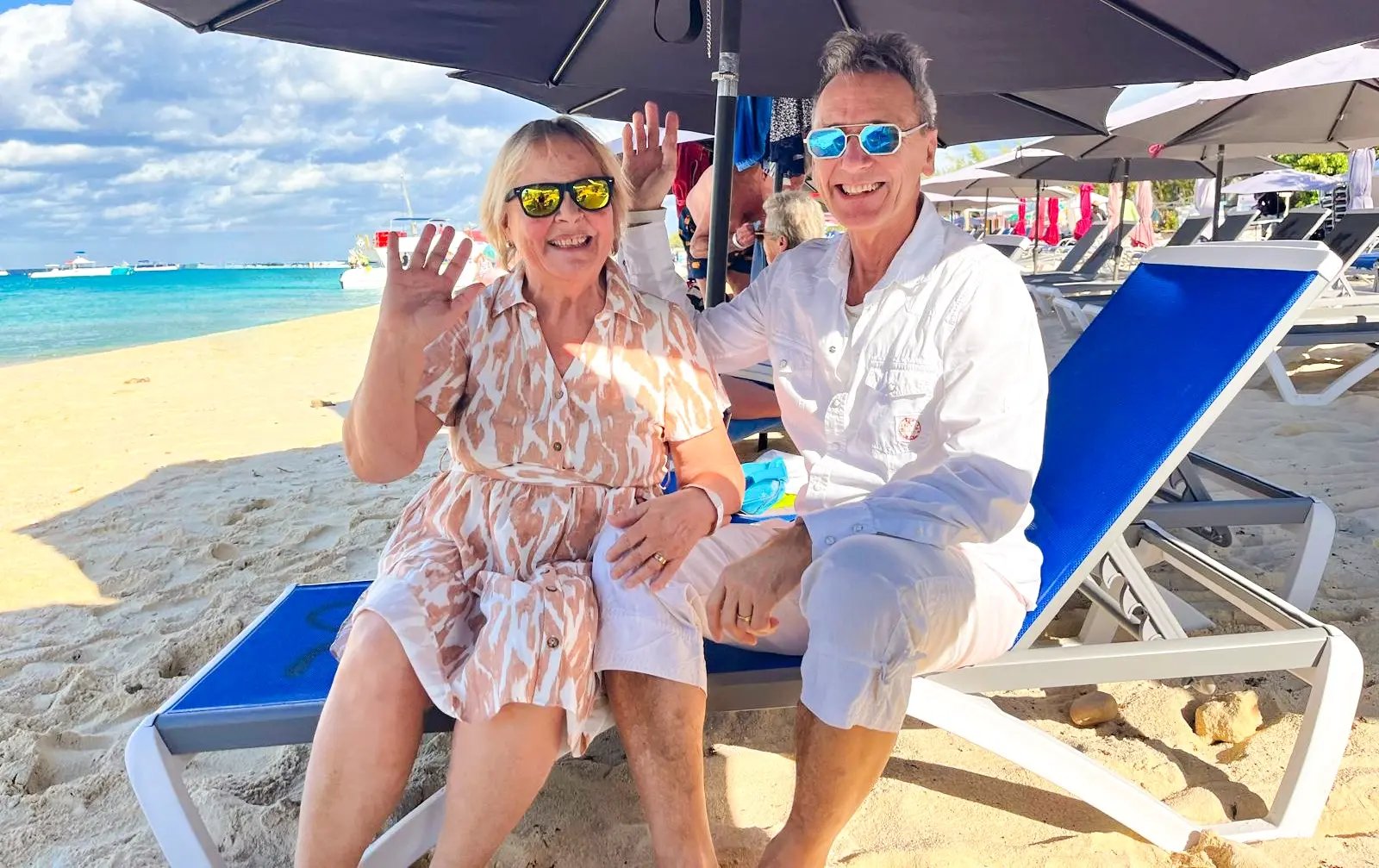 rb-karibik-kreuzfahrt-feb26-am-strand