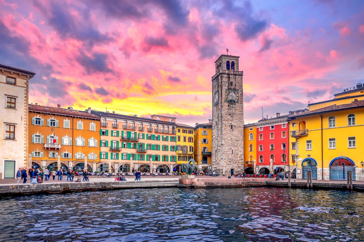 Uferpromenade und Altstadt von Riva del Garda