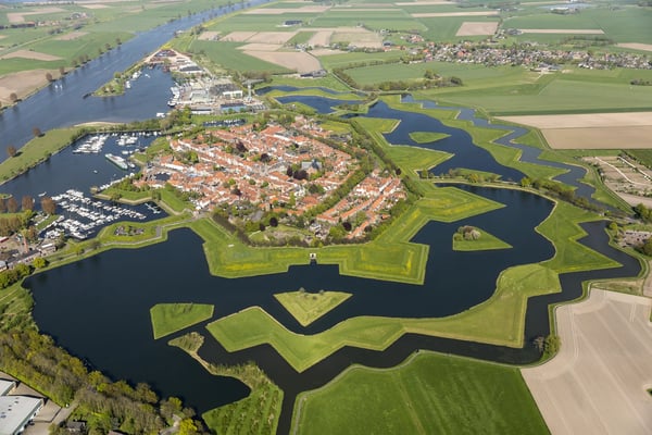 Historische Festungsstadt Heusden mit sternförmigen Wassergräben