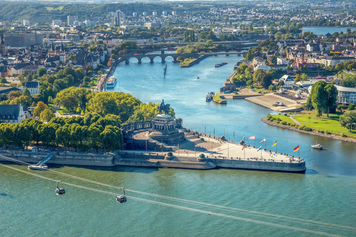 Luftaufnahme von Koblenz mit Deutschem Eck, Rhein, Mosel und Seilbahn