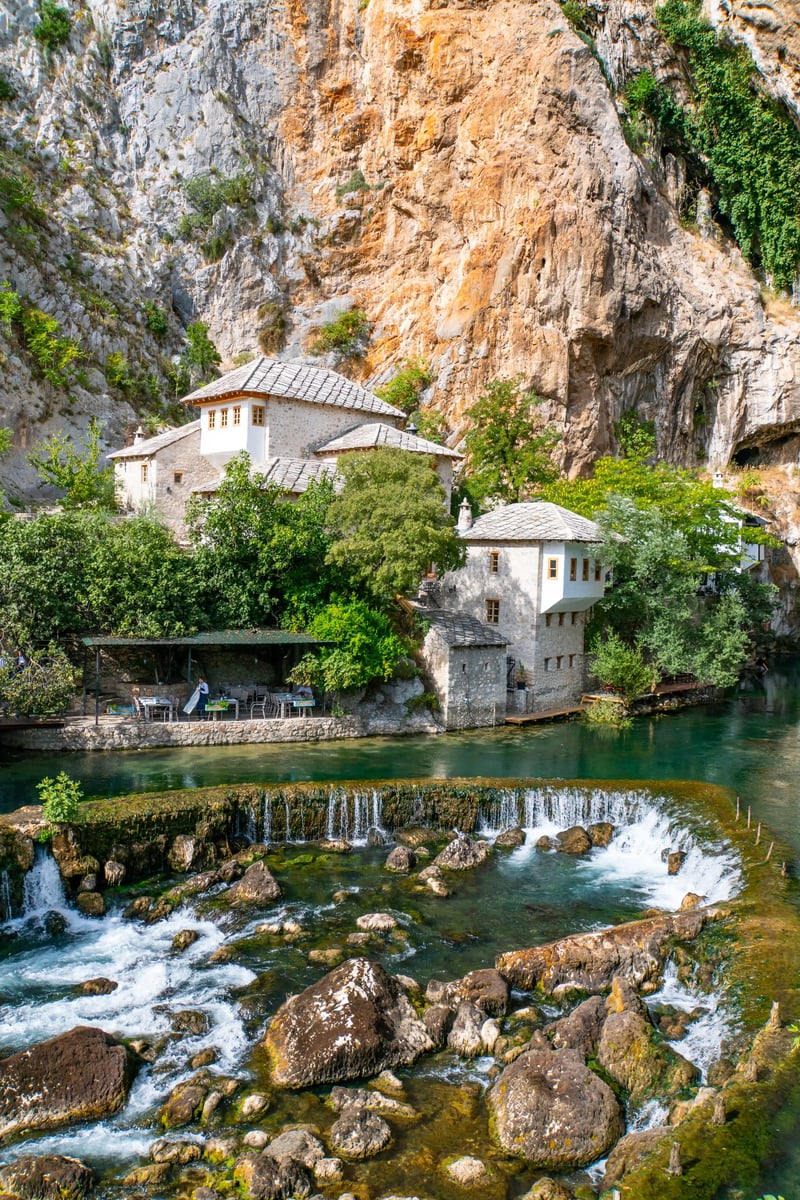 Das Derwischkloster Blagaj Tekija idyllisch am Quellfluss der Buna gelegen.