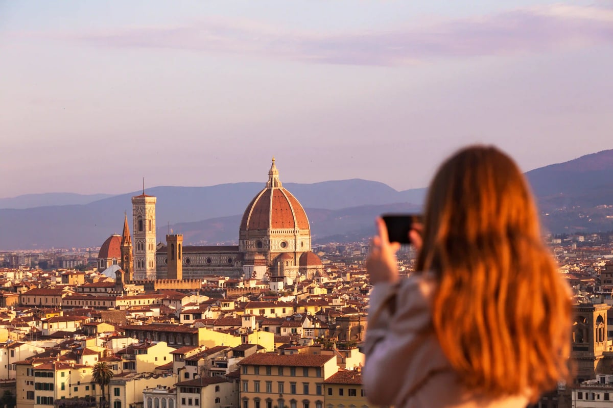 Panoramablick auf Florenz mit der imposanten Kathedrale Santa Maria del Fiore.