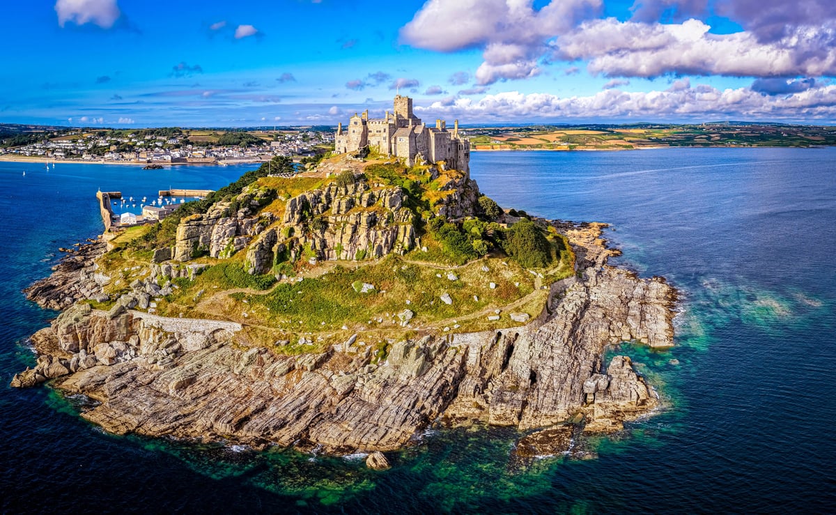 St Michael's Mount auf einer Felseninsel vor der Küste Cornwalls