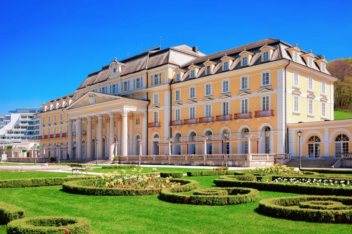 Historisches Grand Hotel in Rogaška Slatina mit gepflegtem Garten