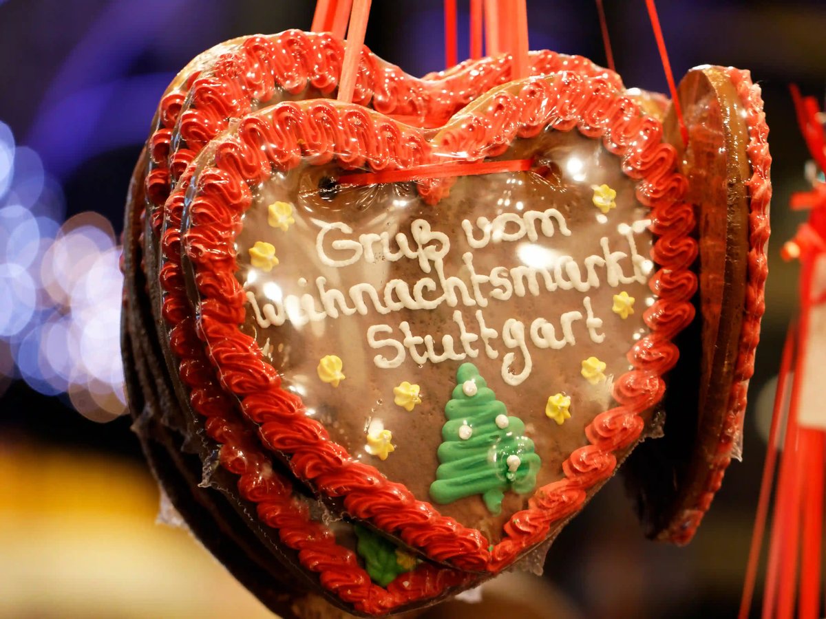 Herzförmiger Lebkuchen mit der Aufschrift „Gruß vom Weihnachtsmarkt Stuttgart“