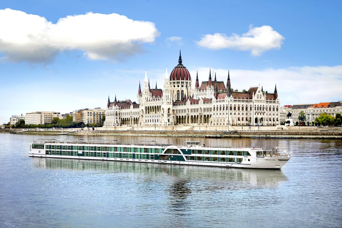 lueftner-cruises-amadeus-star-aussenansicht-budapest-parlament