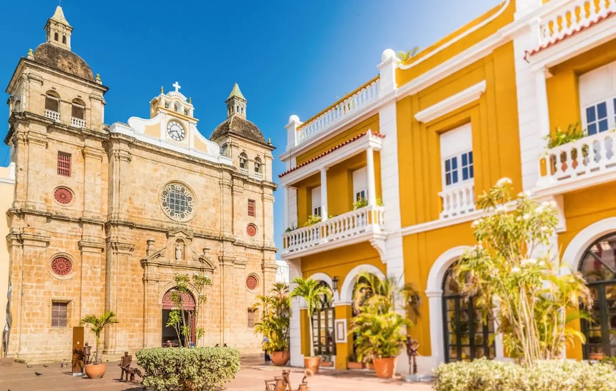 Historische Kathedrale und farbenfrohe Kolonialhäuser im Herzen von Cartagena.