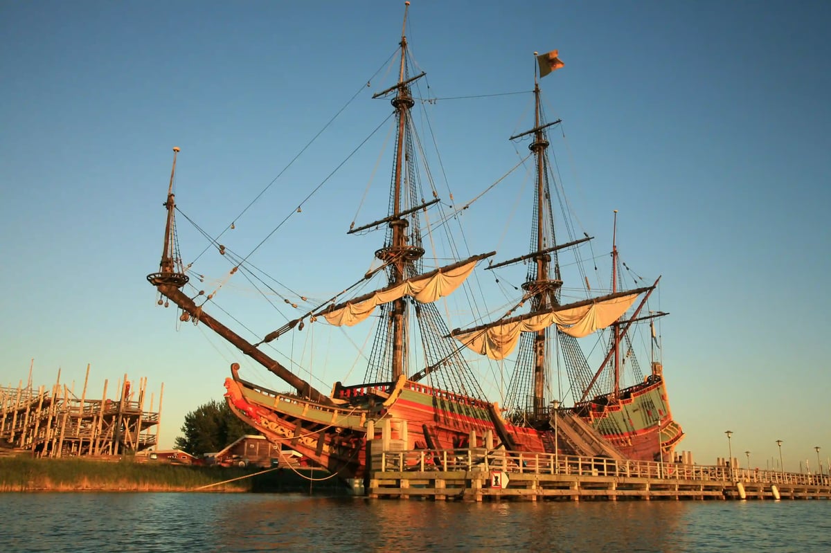 Réplique du navire historique Batavia dans le port
