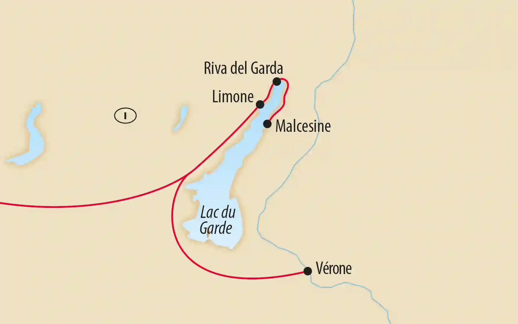 Carte d’ensemble d’un circuit autour du lac de Garde avec des étapes comme Vérone, Riva del Garda, Limone et Malcesine ; des lignes rouges indiquent l’itinéraire.