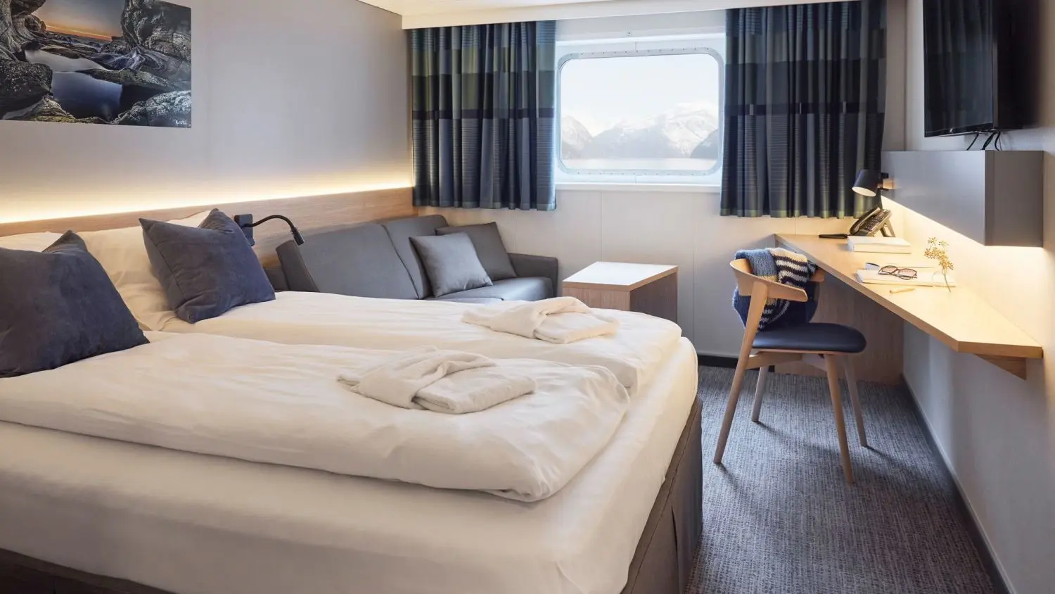 Aussenkabine mit Doppelbett und Fenster