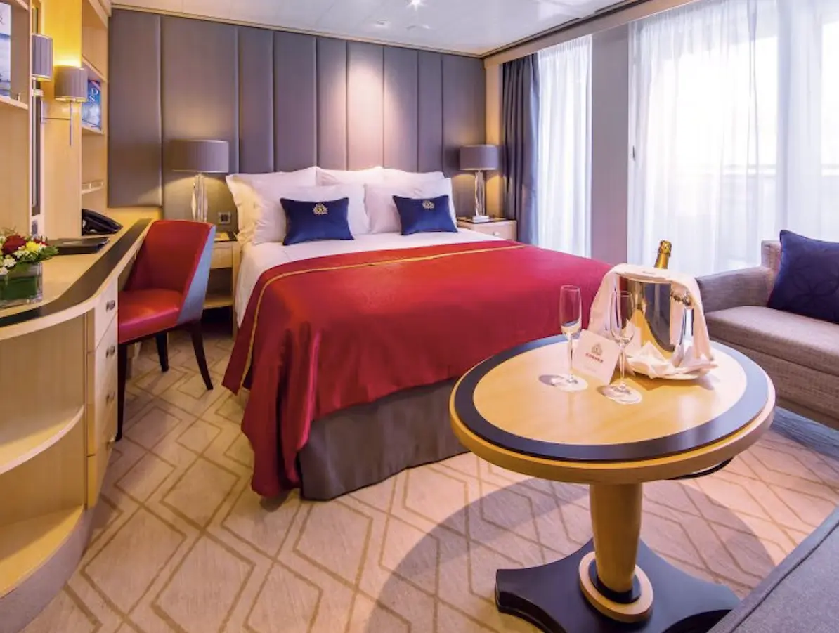 Princess Suite mit Schlafzimmer, Sofa und Wohnbereich