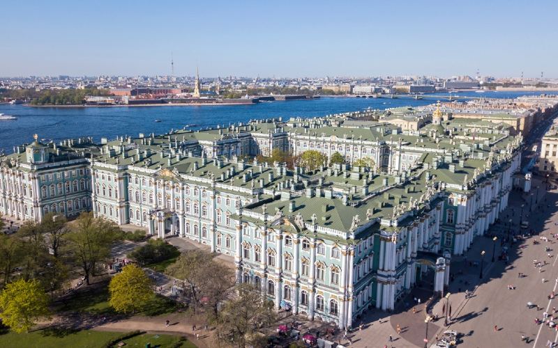 Weltberühmtes Eremitage in St. Petersburg_800x500