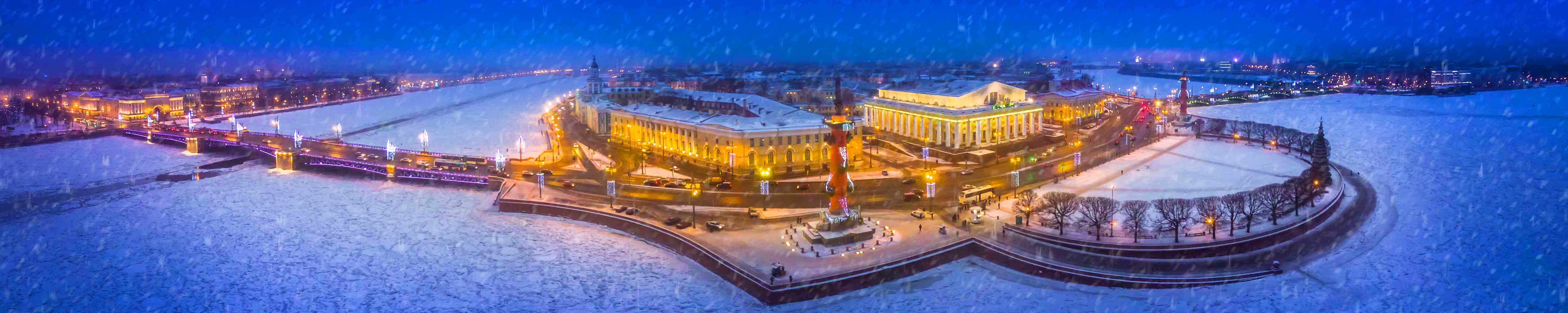Petersburg in the winter. Snowfall in the center of St. Petersbu