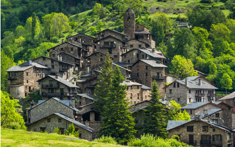 typisches Dorf Andorra 800x500