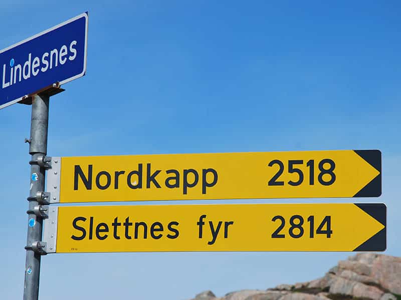 Touristen  zur Mitternachtssonne am Nordkap