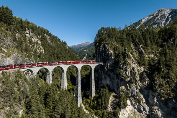 Legendärer Bernina Express 9